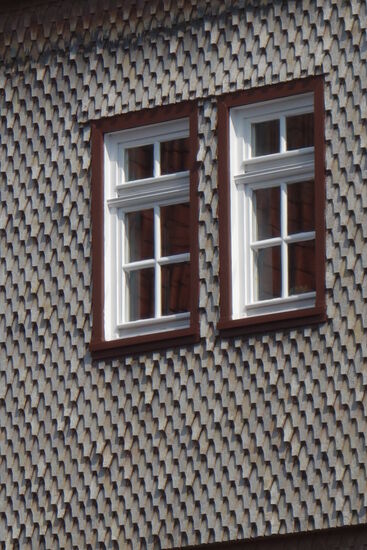 Fassade mit den für die Region typischen Holzschindeln
