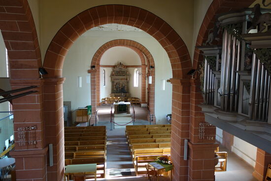 ungewöhnlich: querstehende Orgel