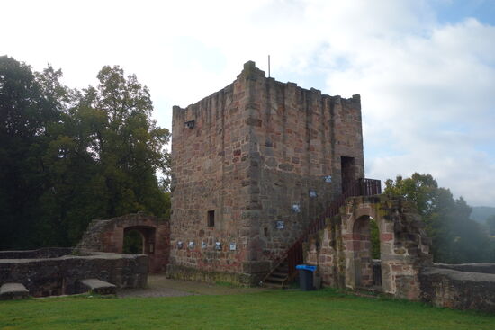 Bergfried der Kernburg