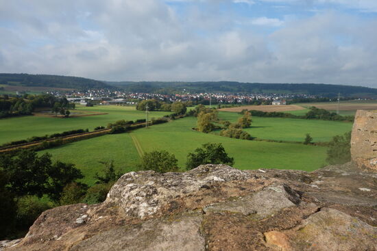 Blick von der Kernburg ins Umland