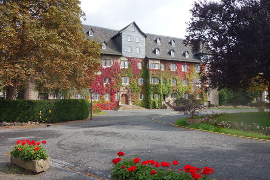 1848 wurde das Schloss während der Märzrevolution schwer beschädigt, sein Wiederaufbau erfolgte um 1887 in der heutigen Form.