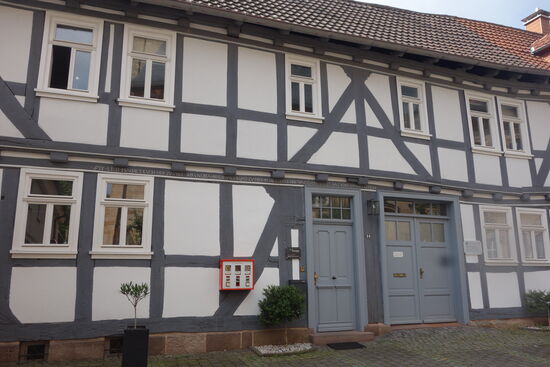alte Lateinschule - erste Schule in Lauterbach, 1340 erstmals erwähnt (Balkeninschrift) - 1581 erneuert und 1608-1709 durch Anbauten erweitert.