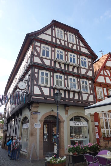 Haus H. Tigges - erbaut im 17. Jh. - später Wohnhaus der Färbereifamilie Diehm- im 19.Jh Geschäftshaus vor den Marktständen