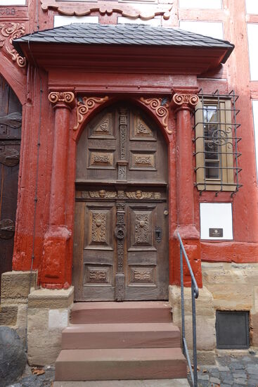 Reiche Renaissance-Haustür, nach hessischer Art mit Ober- und Untertür.