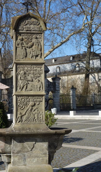 Gedenkstein vor dem Steinschen Schloss