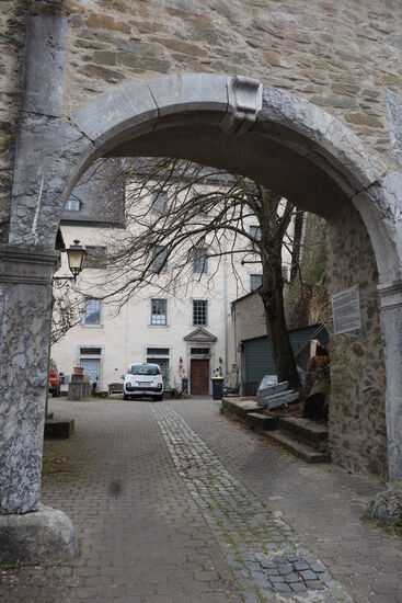 Zugang besteht keiner - erst recht nicht um einen Blick zur Lahn zu erlangen