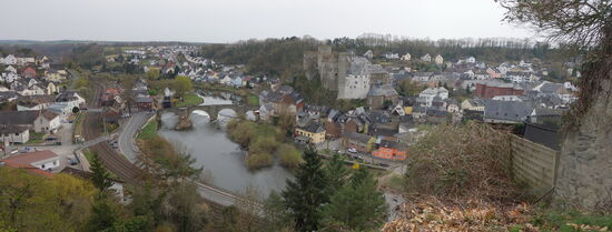 und die Orte Schadeck (links) und Runkel (rechts)