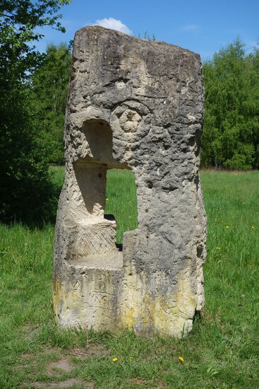 und Skulpturen