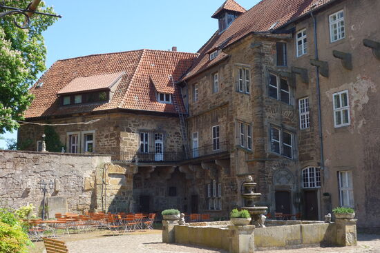 Innenhof mit Treppenturm