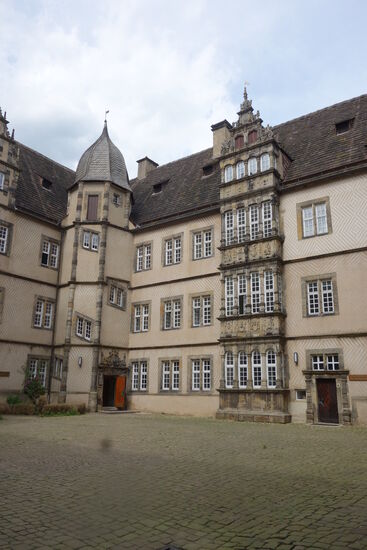 nordöstlicher Treppenturm mit viergeschossiger Auslucht