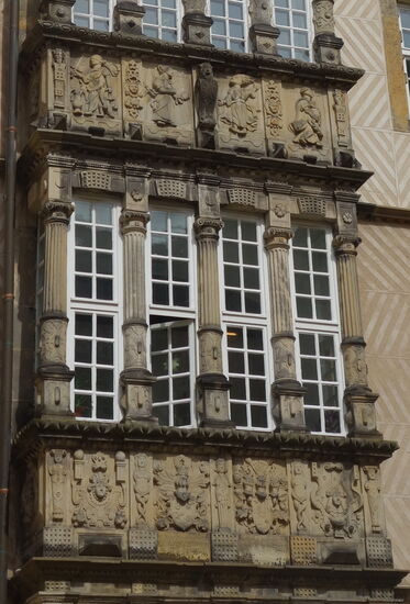 Brüstungsfriese der Auslucht