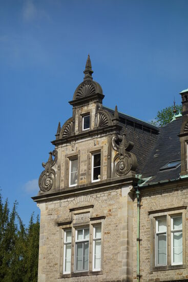 Viertelkreisbögen und Obelisken