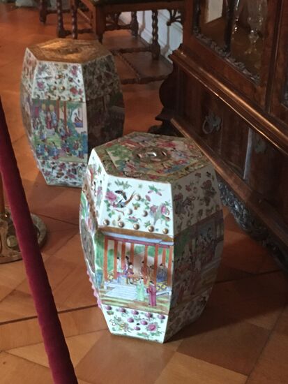 beheizbares Sitzmöbel asiatischer Herkunft