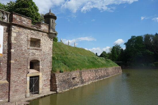Das Schloss ist Teil der Festung Pyrmont aus dem 16. Jahrhundert.