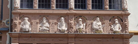 sechs von 10 Büsten berühmter Naturforscher und Ärzte - Rhazes - Claudius Galenus - Hippcrates - Hermes Trismegistos Aegypt - Lullius Hispanus - Geber Arabs