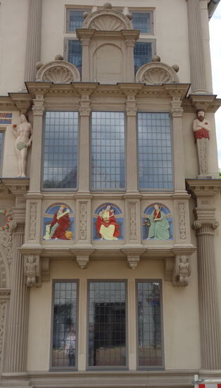 rechte Auslucht - welsche Giebel