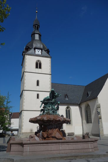 Erlöserkirche und Donopbrunnen