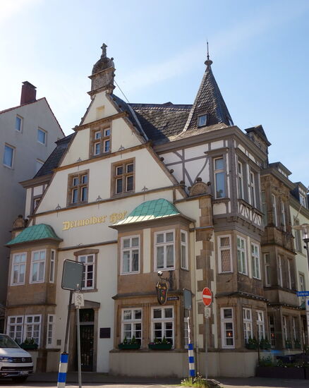 das Hotel Detmolder Hof hat noch eine gewisse Ähnlichkeit mit dem Stil der Weserrenaissance