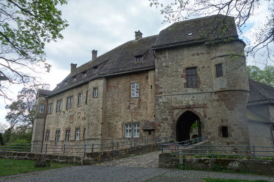 Burg Dringenberg - Südflügel mit Auslucht bis unter das Dach