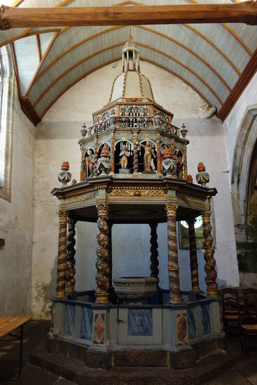 überbautes Taufbecken