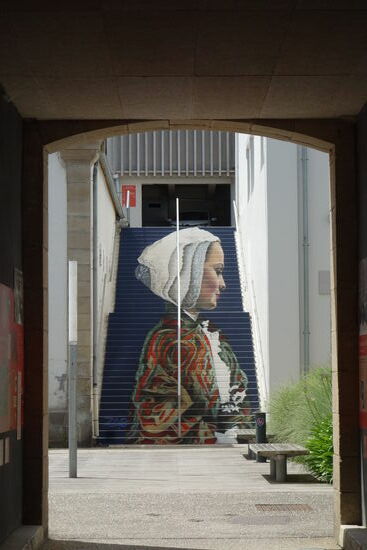 interessantes Graffiti auf Treppenstufen