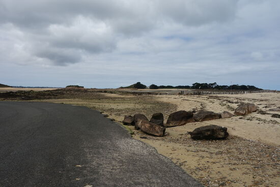 wir haben zwei Stunden Zeit bis etwa 18.00 Uhr bevor die Flut den Zugang zur Insel  versperrt