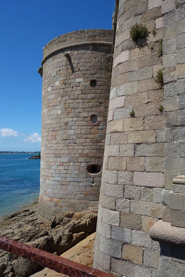 Artillerieturm - das Meerwasser ist aggressiv - s.u.