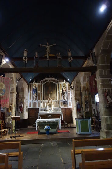 und Kreuzigungsszene vor dem Chor