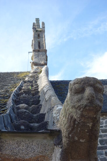 interessante Regenrinne mit abschließendem Gargoyle