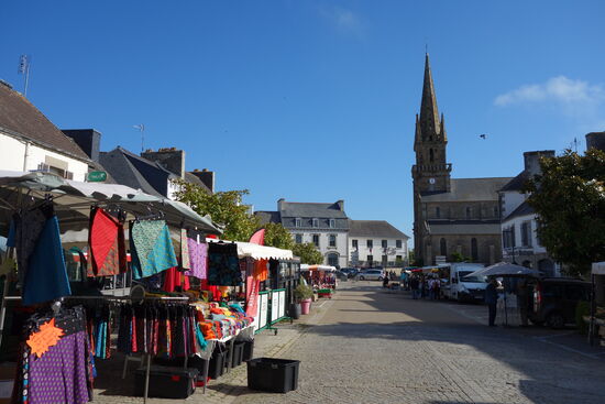 einige Tage später besuchen wir den kleinen Markt von Lanmeur, um wieder unsere Meeresgetier zu besorgen.
