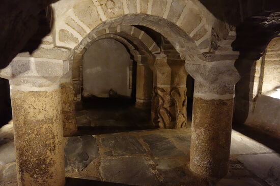 frühromanische Krypta