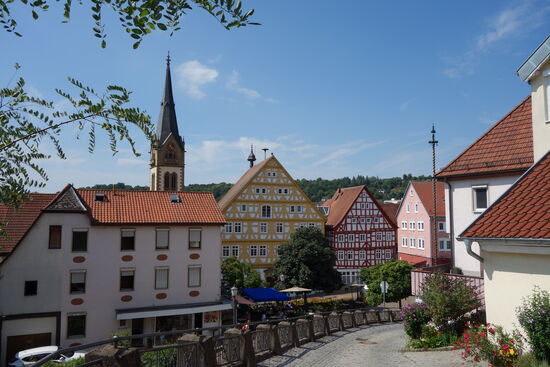 oberer Marktplatz mit Rathaus und Stadtarchiv