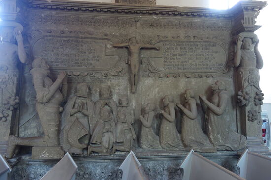 Jüngstes Gericht mit im Regenbogen thronenden Christus