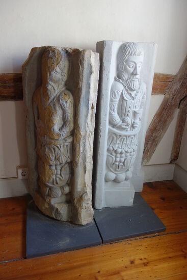 die Groteskfigur aus dem 16. Jh. stammt vom ehem. Türgewände des Gasthauses 'zum Grünen Baum' - siehe auch Stadtrundgang Badgasse