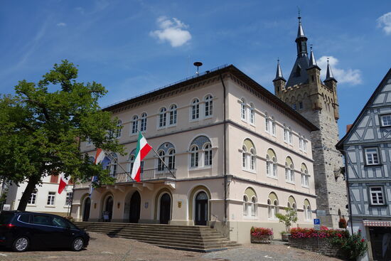 Rathaus und Blauer Turm