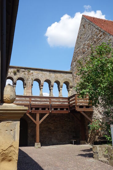 Arkaden des staufischen Palas - um 1200