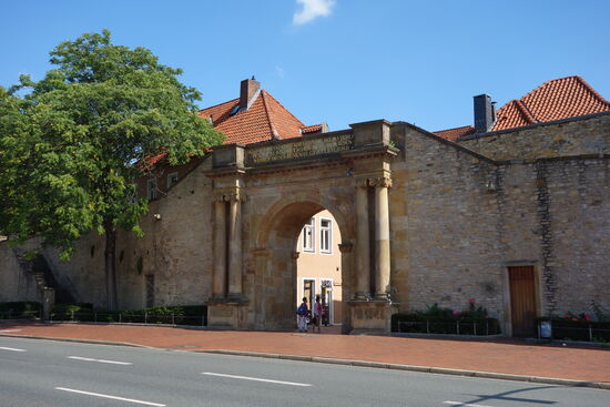 Heger Tor - über eine Rampe kann man es besteigen