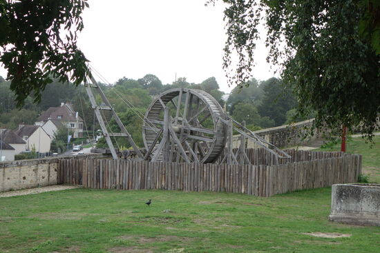 auch außen ist ein Modell ausgestellt