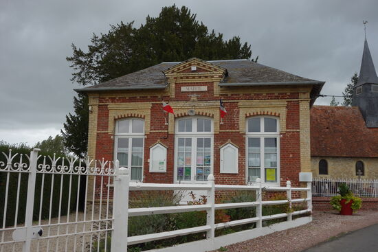 typisches kleines Bürgemeisteramt - Mairie