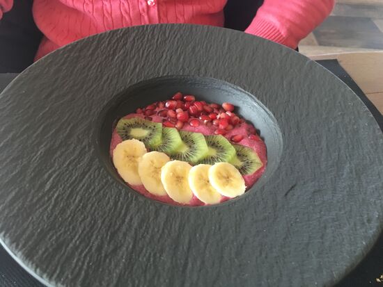 fruits frais et sa mousse açais