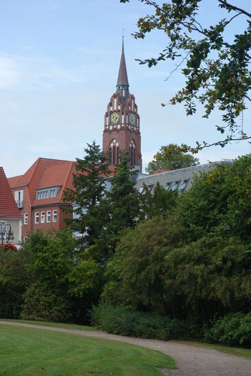 Schlosspark mit Blick auf die Stadtkirche