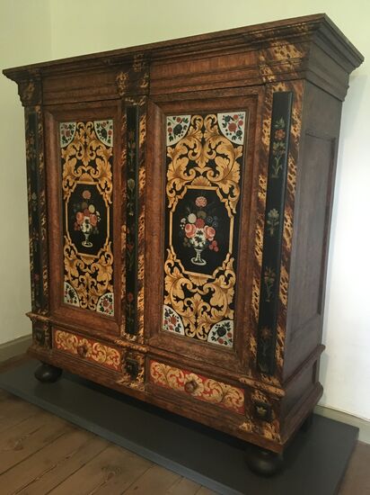 Kleiderschrank Tannenholz, bemalt Ende 18./Anfang 19. Jahrhundert