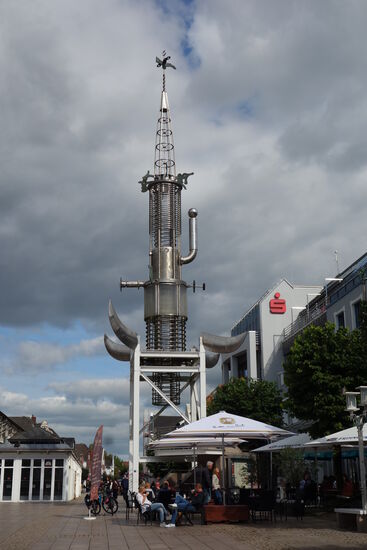 "Auricher Tauchsieder" oder "futuristischer Schrotthaufen".