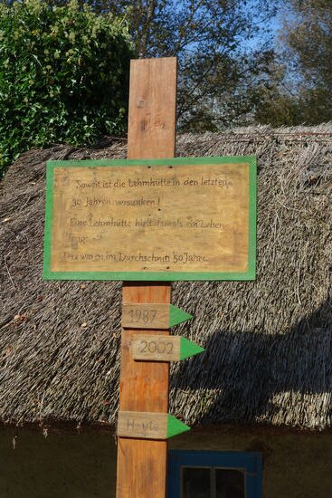 Lehmhütten versinken im Boden