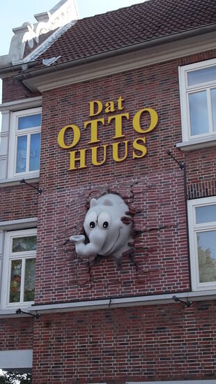 auch wenn wir es nicht so mitdem Humor des Ostfriesenkünstlers haben, den Ottifanten kennen  auch wir.