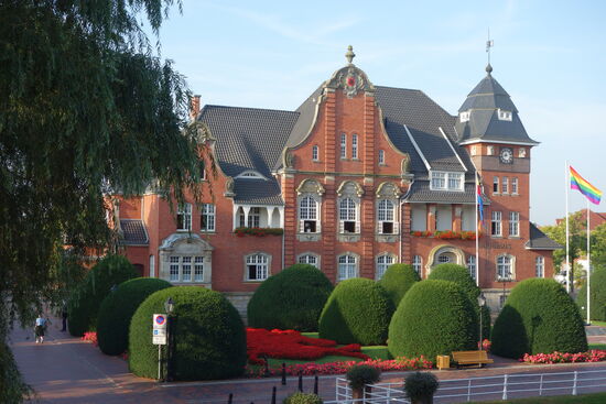 die Stadtgärtner waren schon fleissig, ahbe geschnitten und gegossen