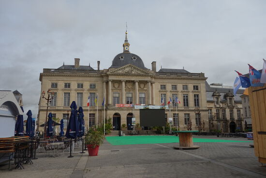 Place du Maréchal Foch mit dem Rathaus