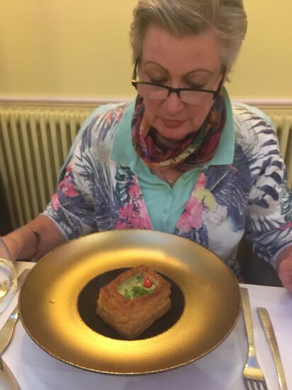 Weinbergschnecken in Blätterteig in Petersiliencreme