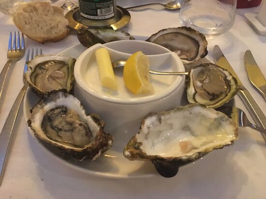 Austern mit Schalotten in Rotweinvinaigrette