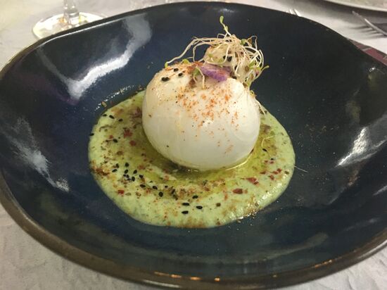 Burrata dans son nid de tzatziki au concombre façon du chef